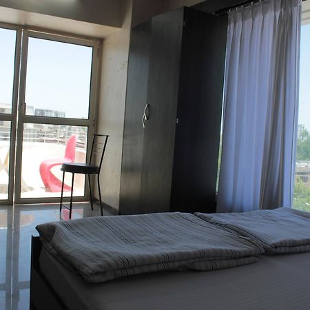 Hotel Apple Inn Amhedabad Dış mekan fotoğraf